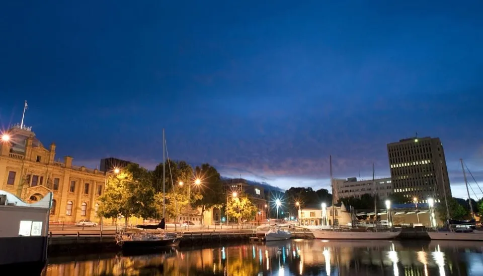 night-time-view-hobart-australia